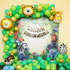 Image of The Jungle Theme Birthday Decor